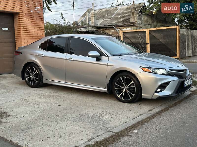 Седан Toyota Camry 2018 в Одессе