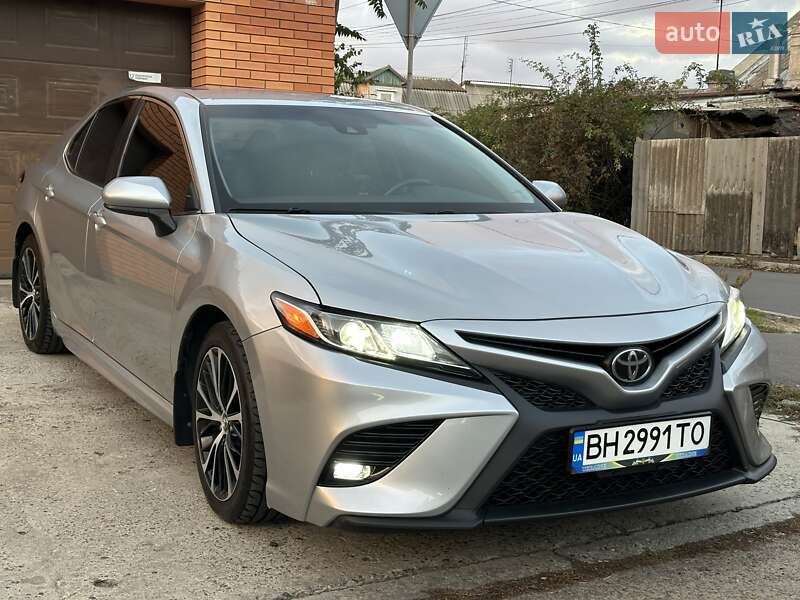 Седан Toyota Camry 2018 в Одессе