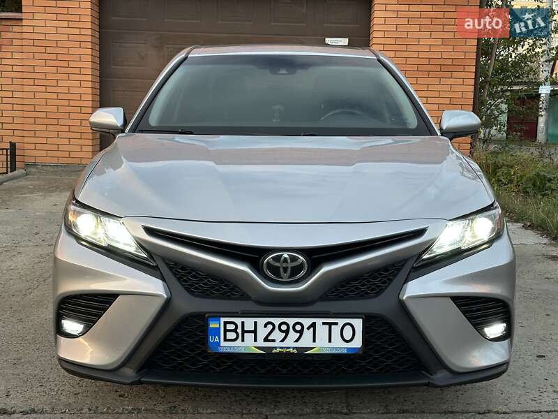 Седан Toyota Camry 2018 в Одессе