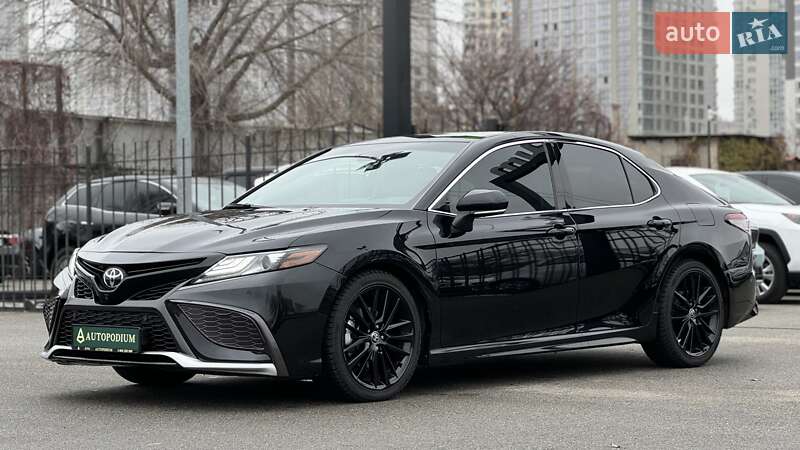 Седан Toyota Camry 2021 в Киеве