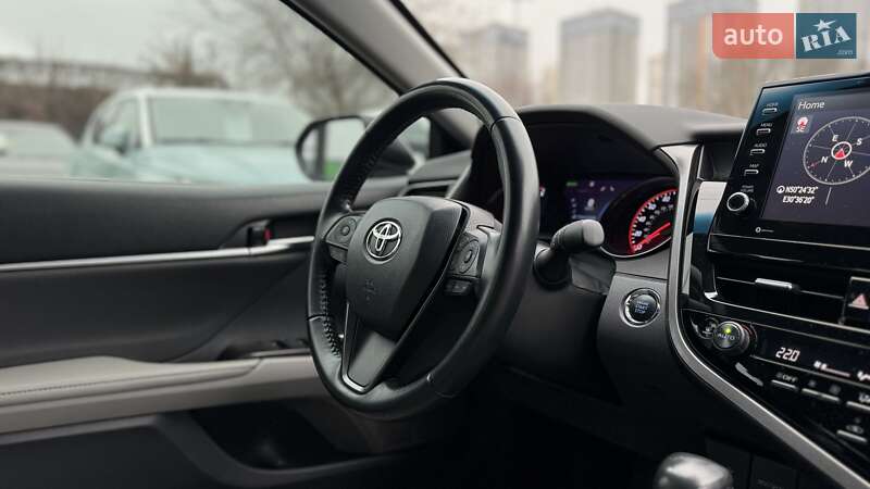 Седан Toyota Camry 2021 в Киеве