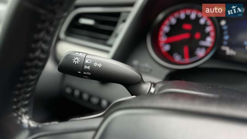 Седан Toyota Camry 2021 в Киеве