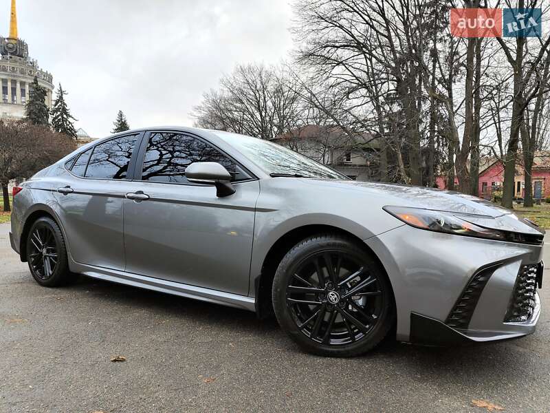 Седан Toyota Camry 2024 в Киеве