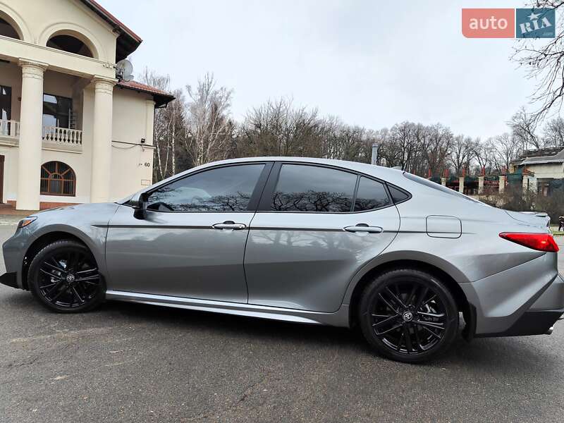 Седан Toyota Camry 2024 в Киеве