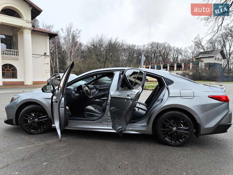 Седан Toyota Camry 2024 в Киеве