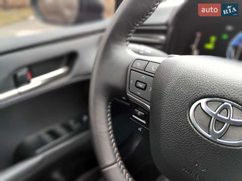 Седан Toyota Camry 2024 в Киеве