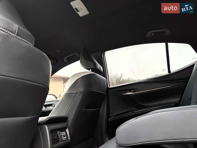 Седан Toyota Camry 2024 в Киеве