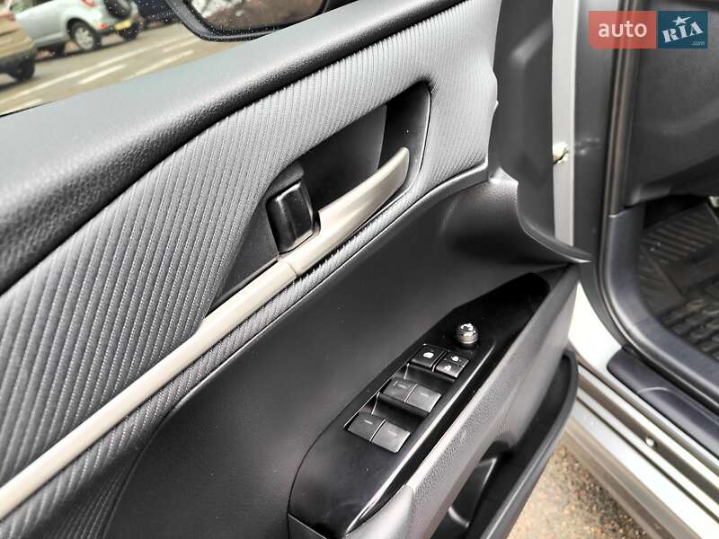 Седан Toyota Camry 2024 в Киеве