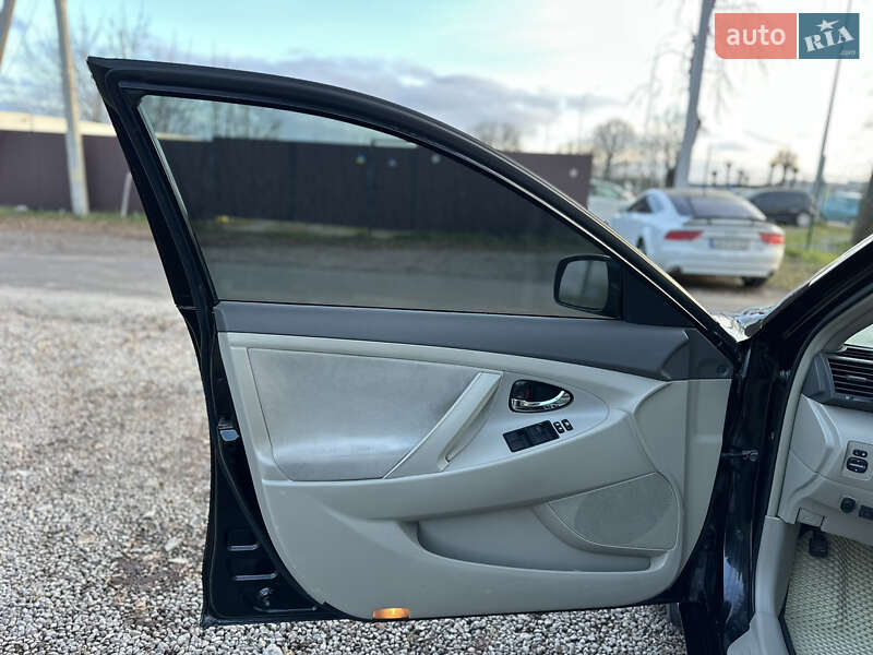 Седан Toyota Camry 2007 в Виннице