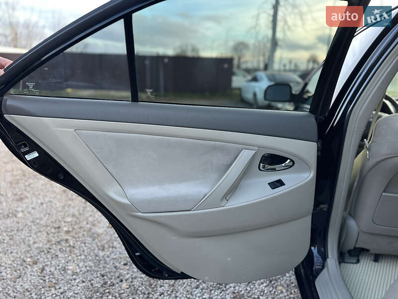 Седан Toyota Camry 2007 в Виннице