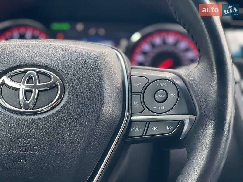 Седан Toyota Camry 2018 в Киеве