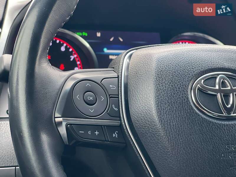 Седан Toyota Camry 2018 в Киеве