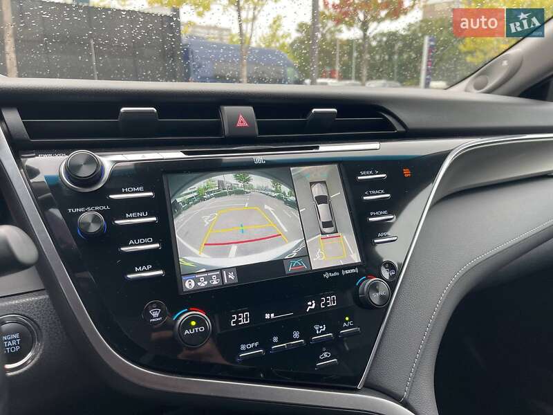 Седан Toyota Camry 2018 в Киеве