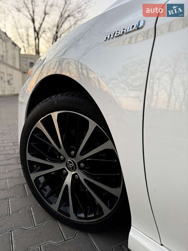 Седан Toyota Camry 2020 в Киеве