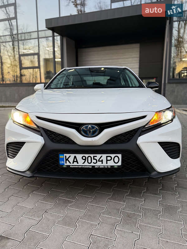 Седан Toyota Camry 2020 в Киеве