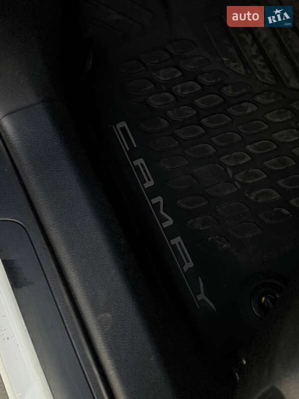 Седан Toyota Camry 2020 в Киеве