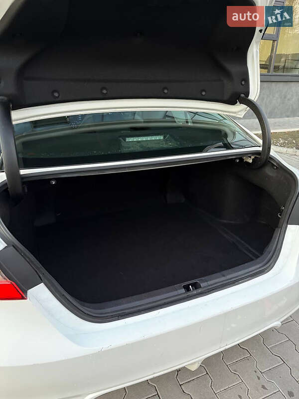 Седан Toyota Camry 2020 в Киеве