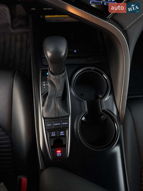 Седан Toyota Camry 2020 в Киеве