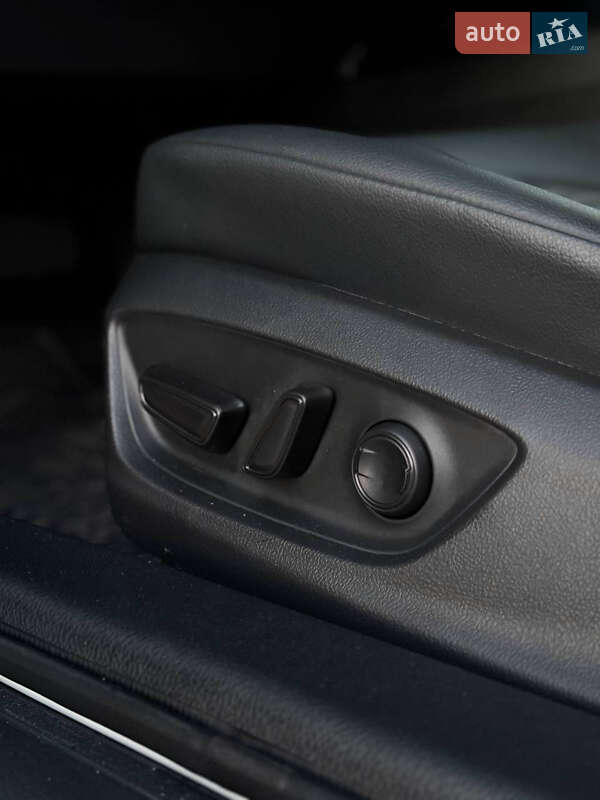 Седан Toyota Camry 2020 в Киеве