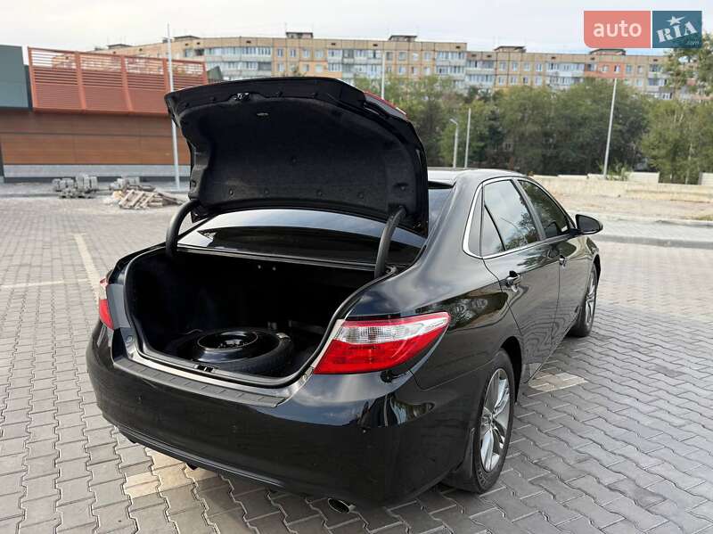 Седан Toyota Camry 2016 в Кривом Роге