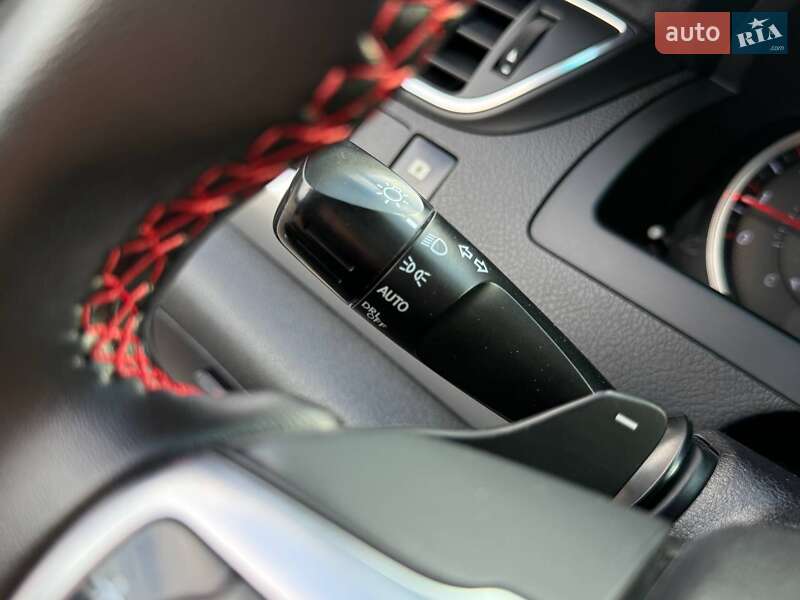 Седан Toyota Camry 2016 в Кривом Роге