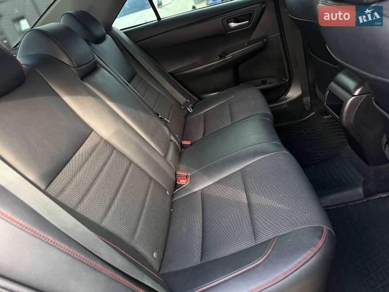 Седан Toyota Camry 2016 в Кривом Роге