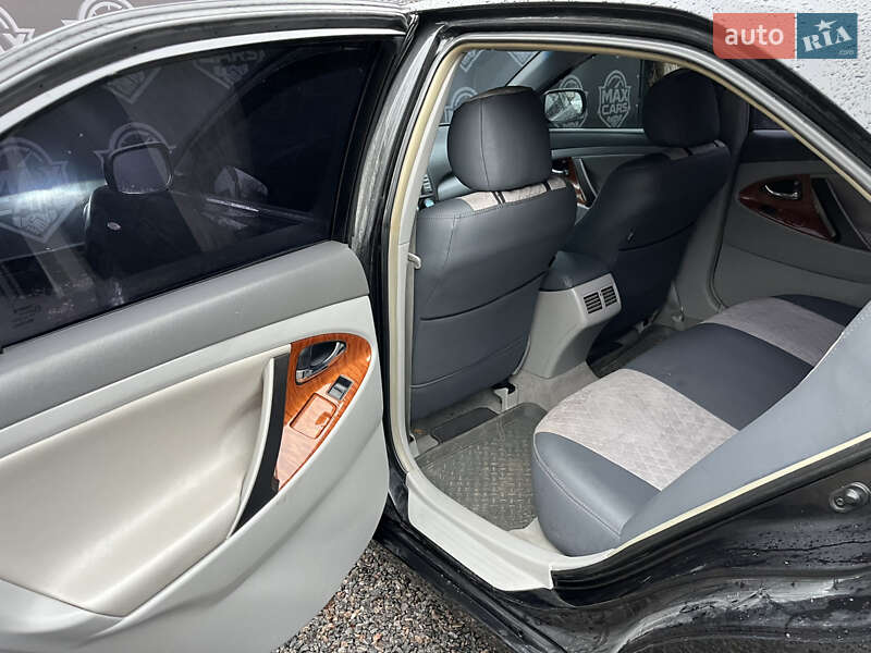 Седан Toyota Camry 2008 в Києві