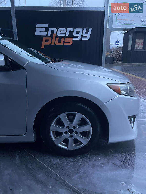 Седан Toyota Camry 2013 в Киеве