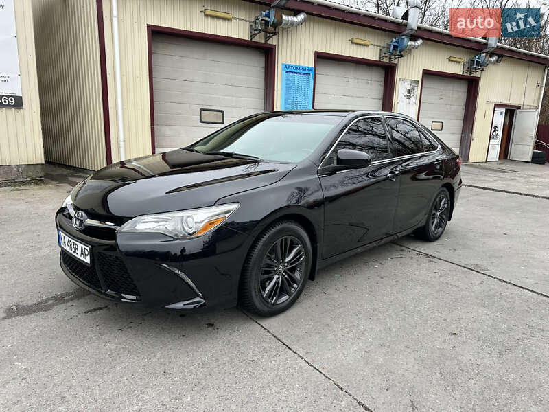 Седан Toyota Camry 2016 в Києві