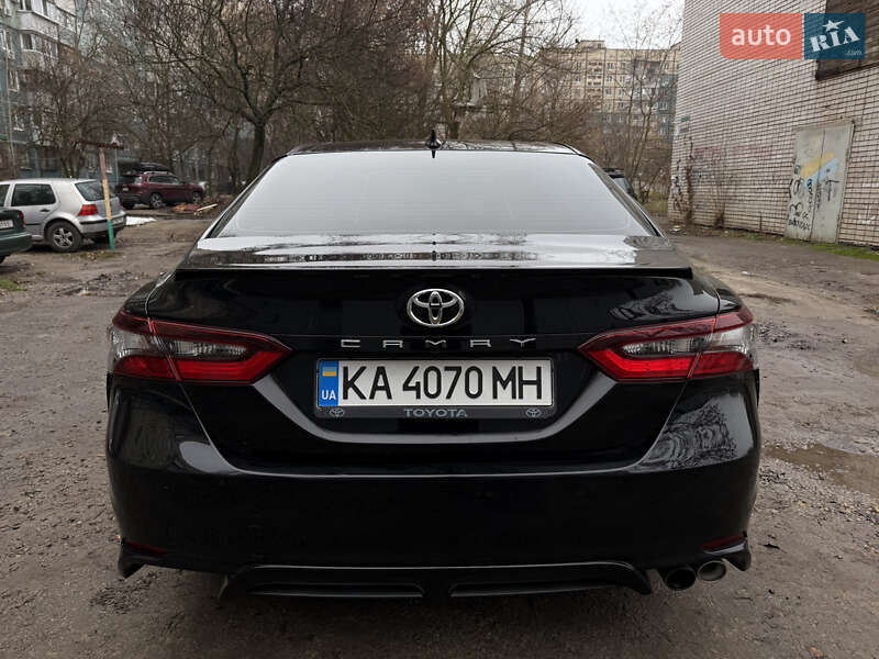 Седан Toyota Camry 2021 в Днепре