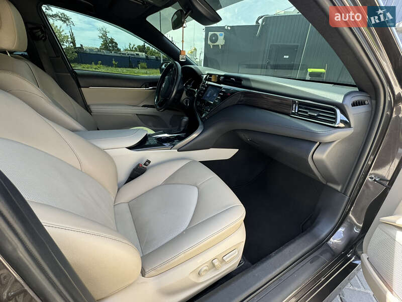 Седан Toyota Camry 2019 в Одессе