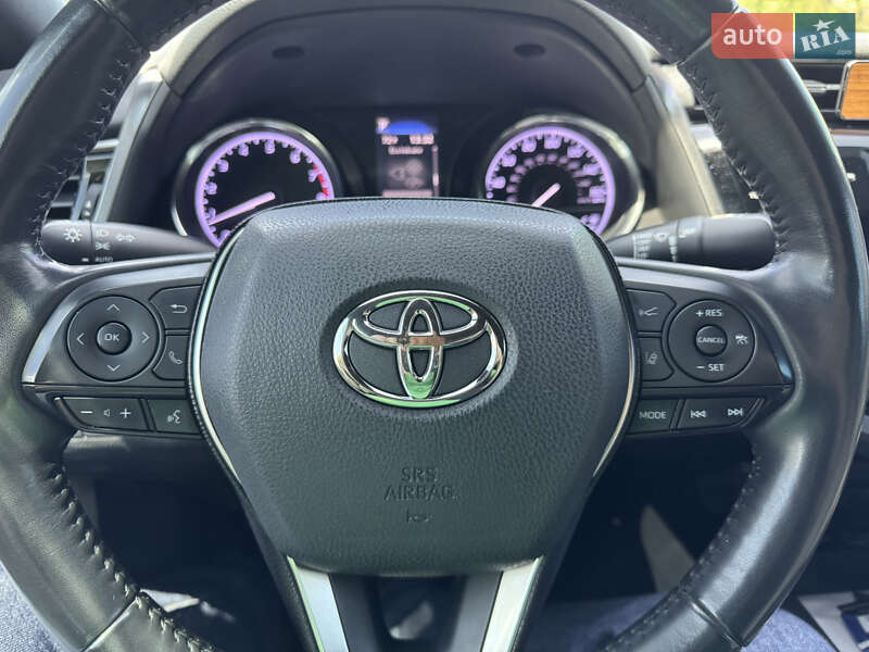 Седан Toyota Camry 2019 в Одессе
