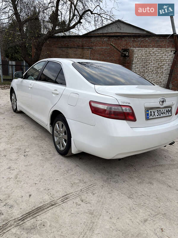 Седан Toyota Camry 2011 в Краснограде