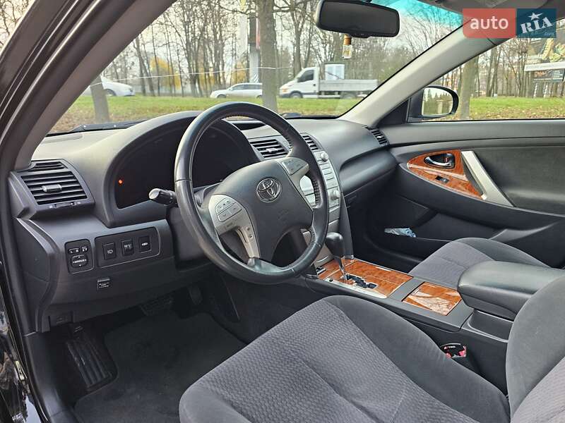 Седан Toyota Camry 2010 в Умани
