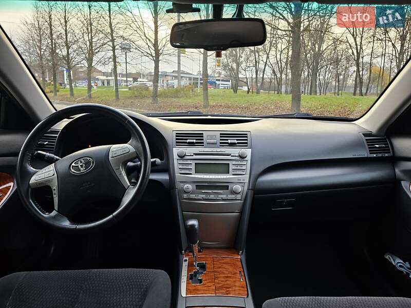 Седан Toyota Camry 2010 в Умани