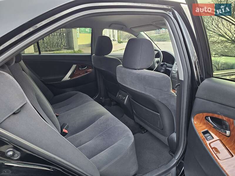 Седан Toyota Camry 2010 в Умани