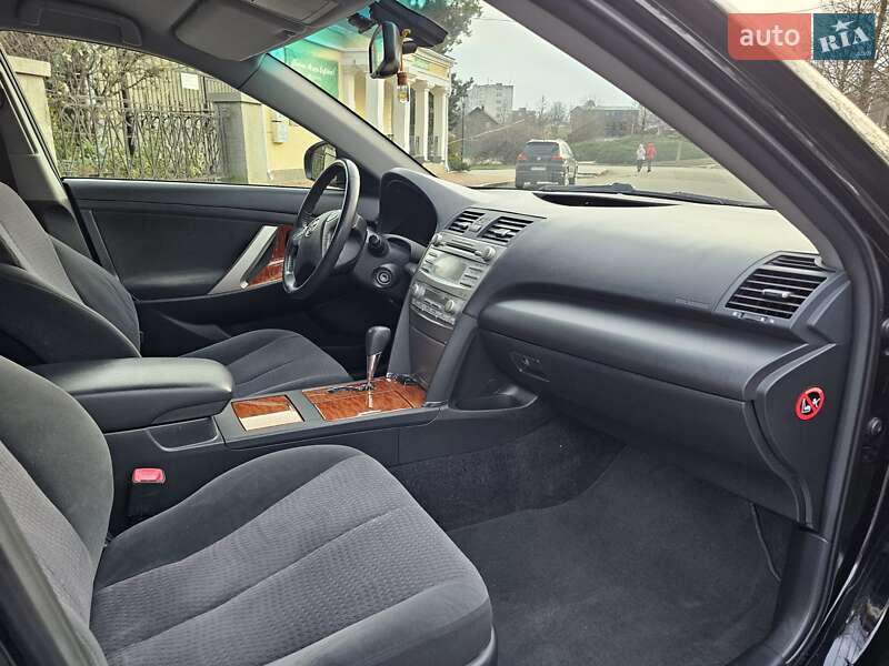 Седан Toyota Camry 2010 в Умани