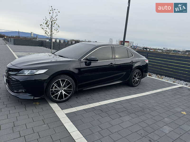 Седан Toyota Camry 2020 в Мукачево
