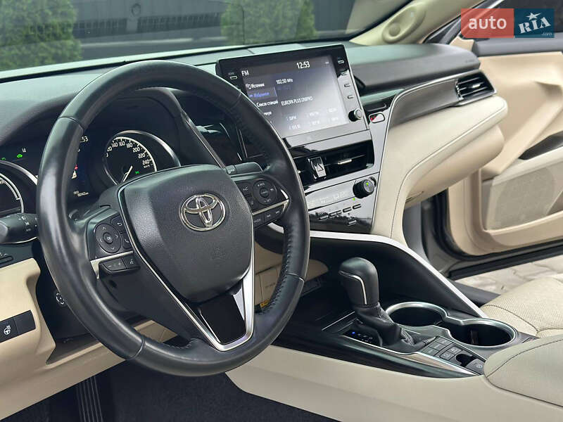 Седан Toyota Camry 2021 в Днепре