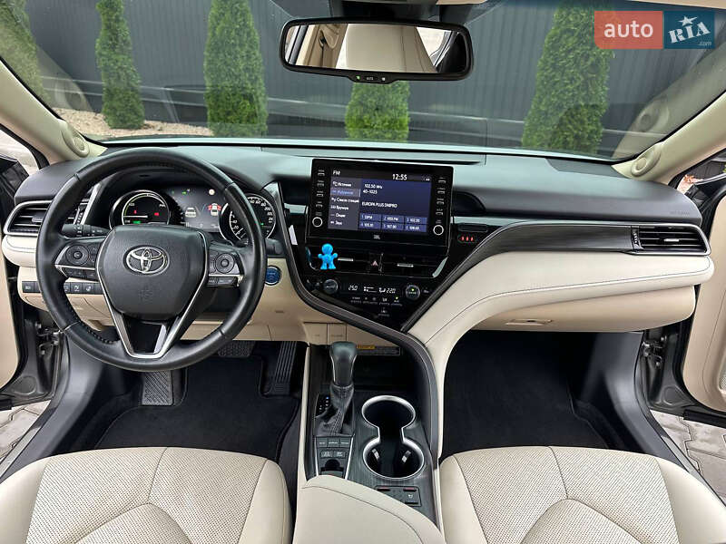 Седан Toyota Camry 2021 в Днепре