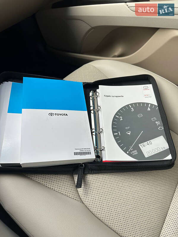 Седан Toyota Camry 2021 в Днепре