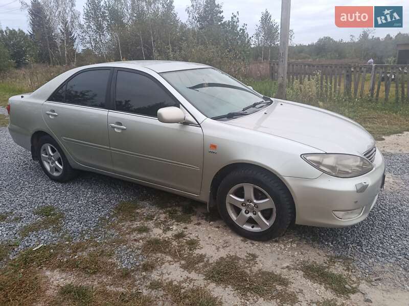 Седан Toyota Camry 2005 в Довбиші