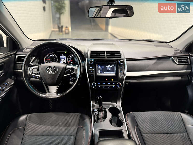 Седан Toyota Camry 2016 в Одессе