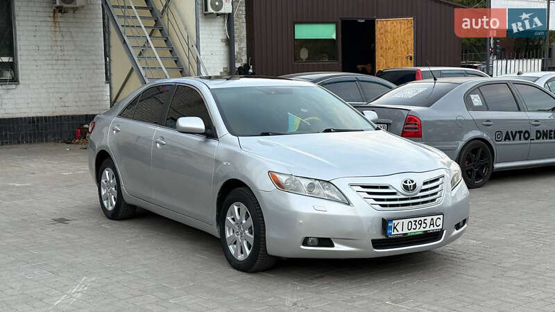 Седан Toyota Camry 2006 в Днепре