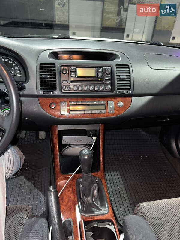 Седан Toyota Camry 2003 в Киеве