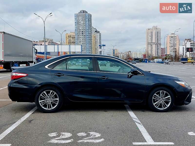 Седан Toyota Camry 2015 в Киеве