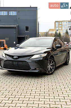 Седан Toyota Camry 2021 в Ужгороді