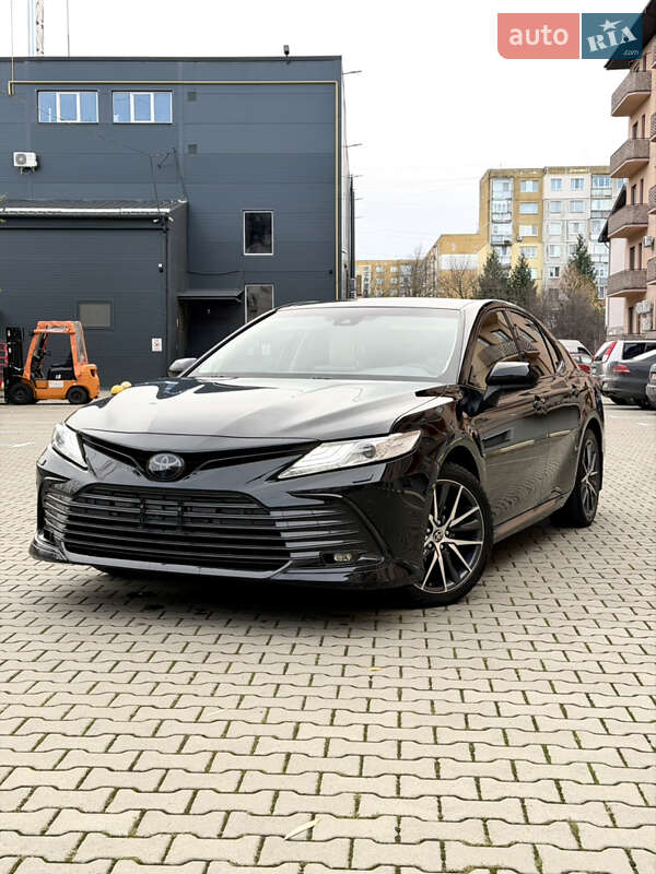 Toyota Camry 2021