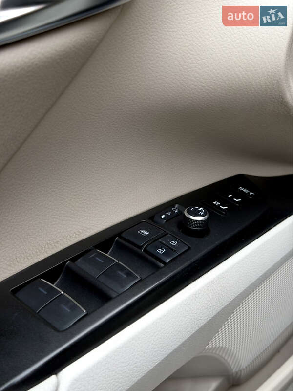 Седан Toyota Camry 2021 в Ужгороде