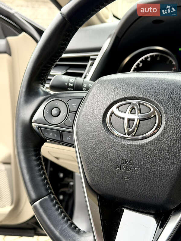 Седан Toyota Camry 2021 в Ужгороде